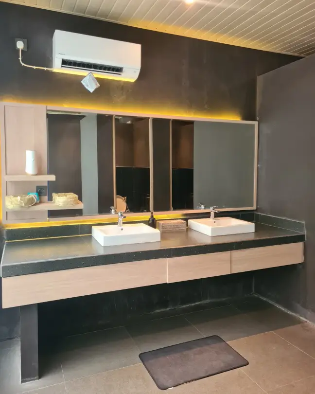 Restroom vanity